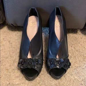 Vince Cumuto open toe heel. Black, ladies US7